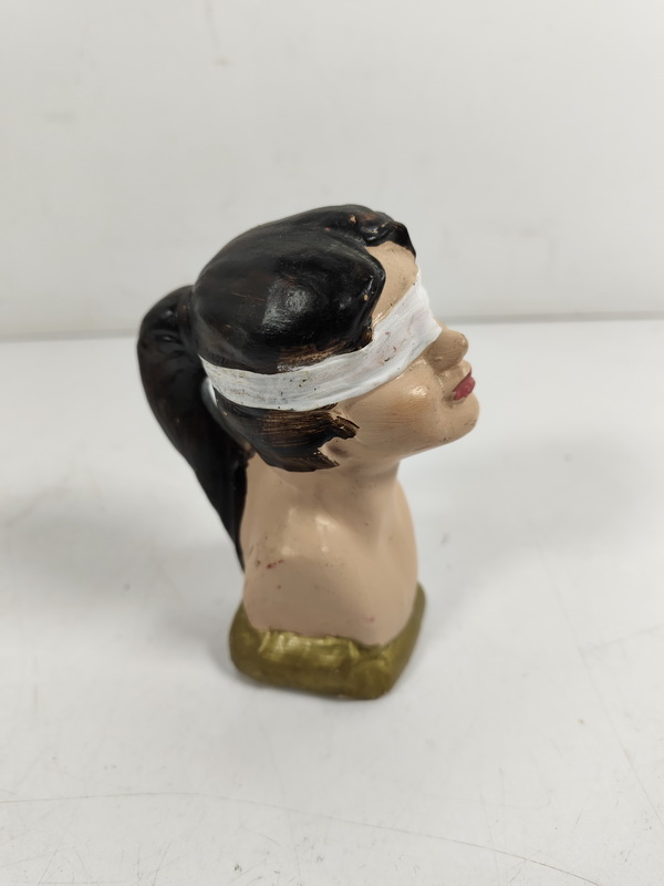 busto pequeño mujer ojos vendados objetos deco ceramica alt 11.5 1u